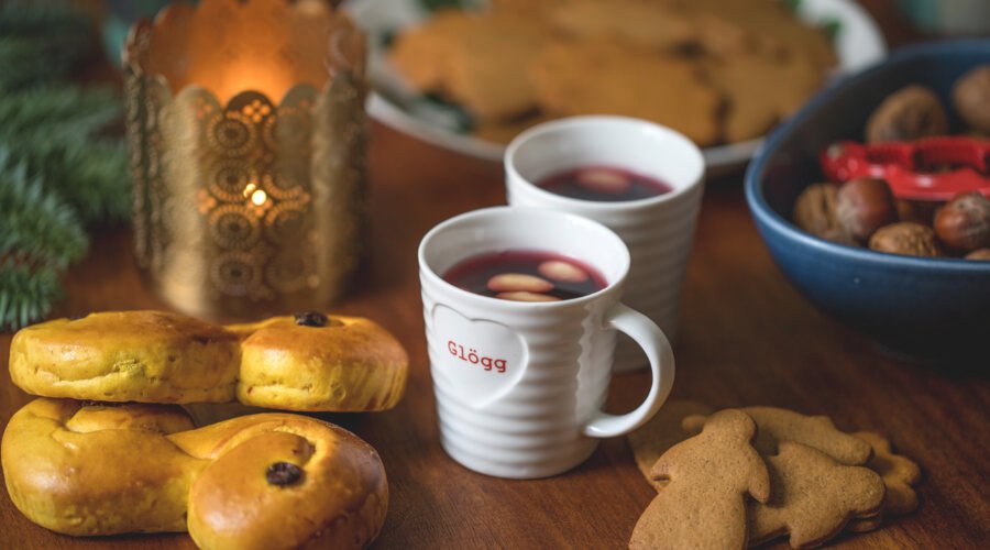 Mulled wine (Glögg) and gingerbread